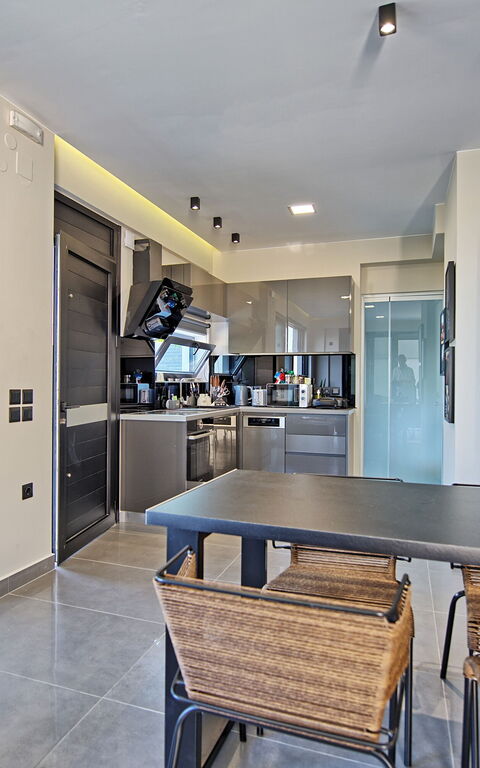 Villa Maripol: Kjøkken, Lunsjrom, Stue