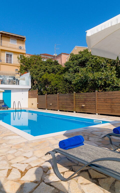 Villa Dinos: basseng, Sommer