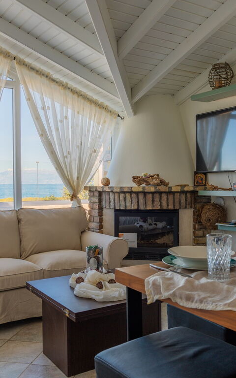 Beach Villa Athanasia: Lunsjrom, Stue