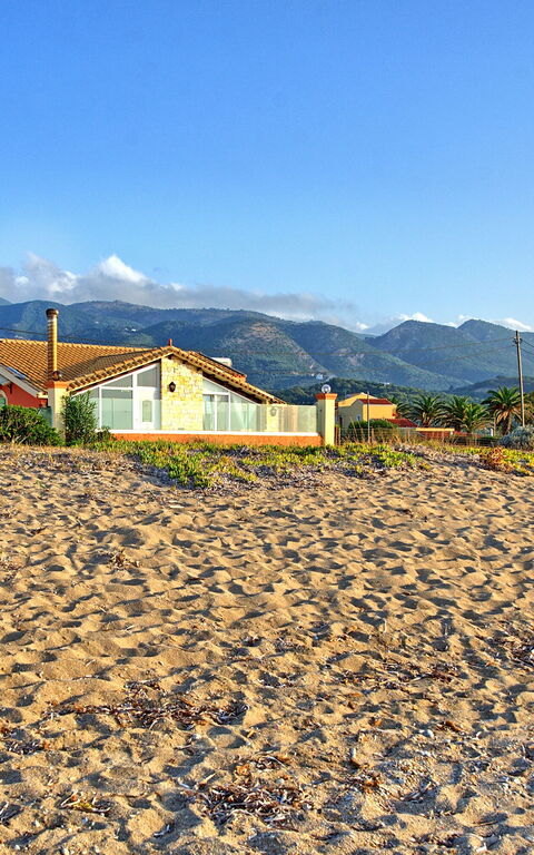 Beach Villa Athanasia: Utendørs