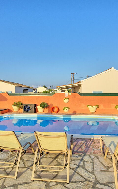 Beach Villa Athanasia: basseng