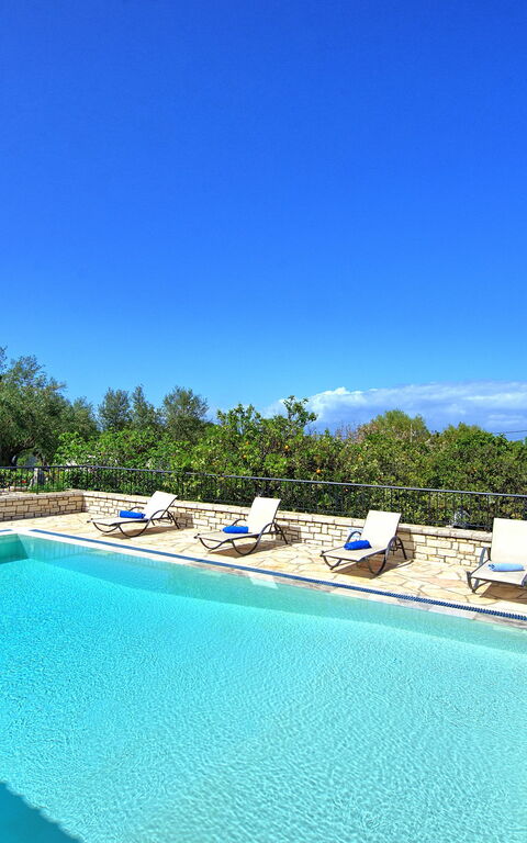 Villa Dimitris: basseng