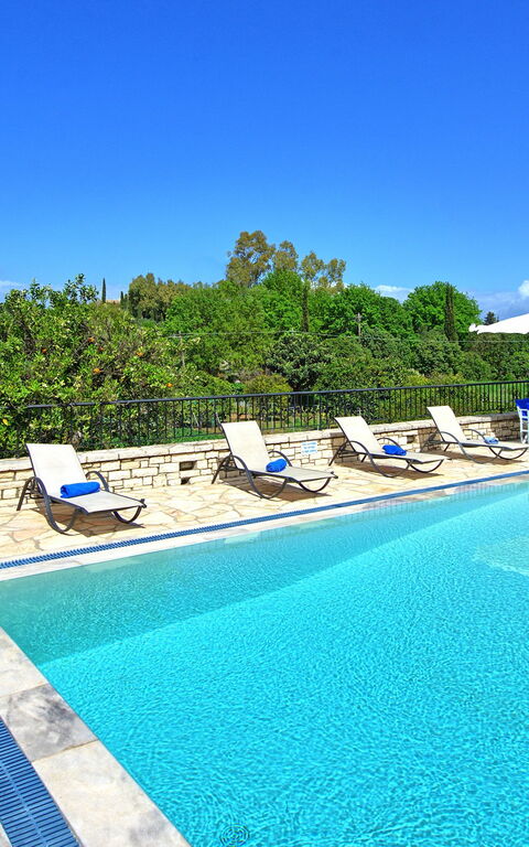 Villa Dimitris: basseng