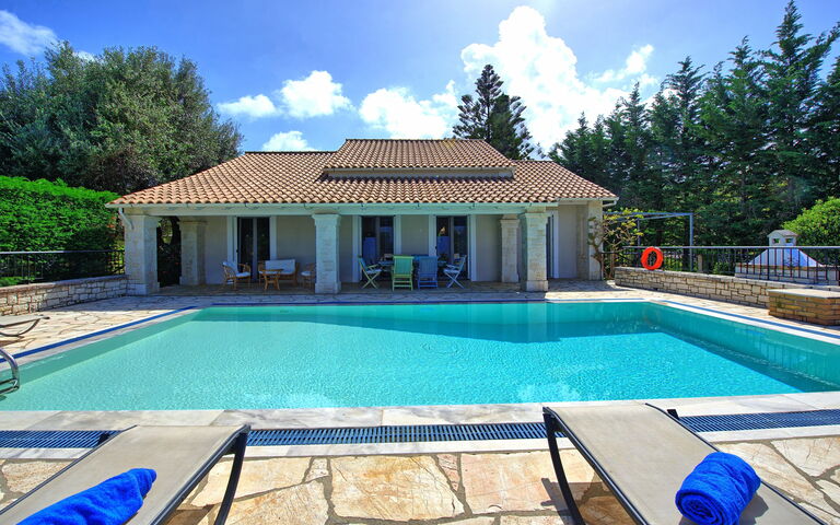 Villa Dimitris: basseng, Eksteriør