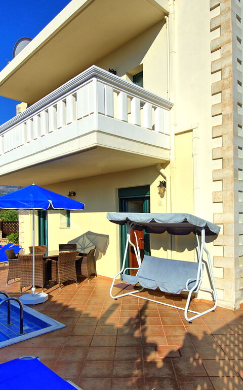 Villa Koules: basseng, Utendørs