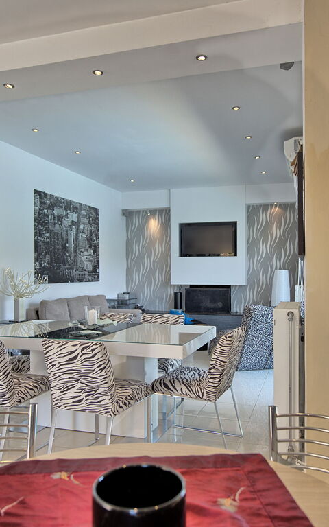 Beach Villa Christina: Lunsjrom