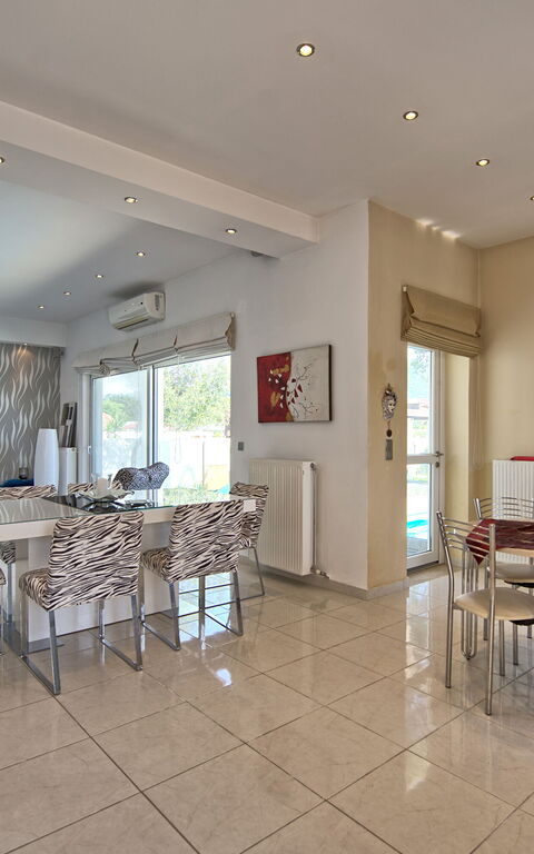 Beach Villa Christina: Kjøkken, Lunsjrom, Stue