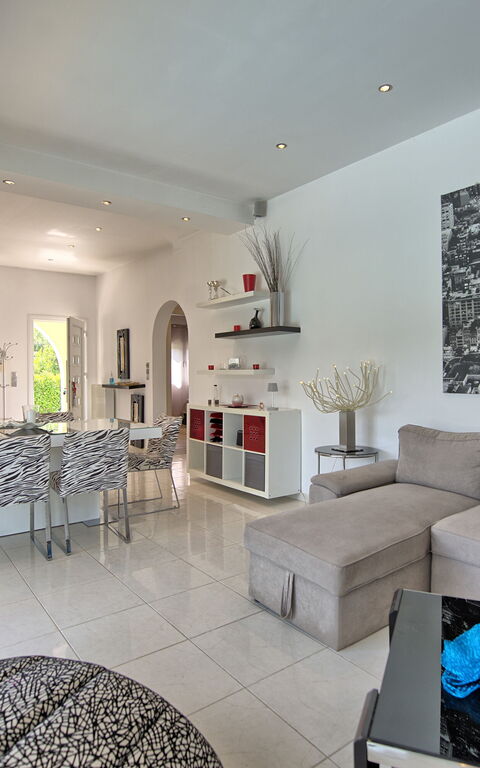 Beach Villa Christina: Lunsjrom, Stue