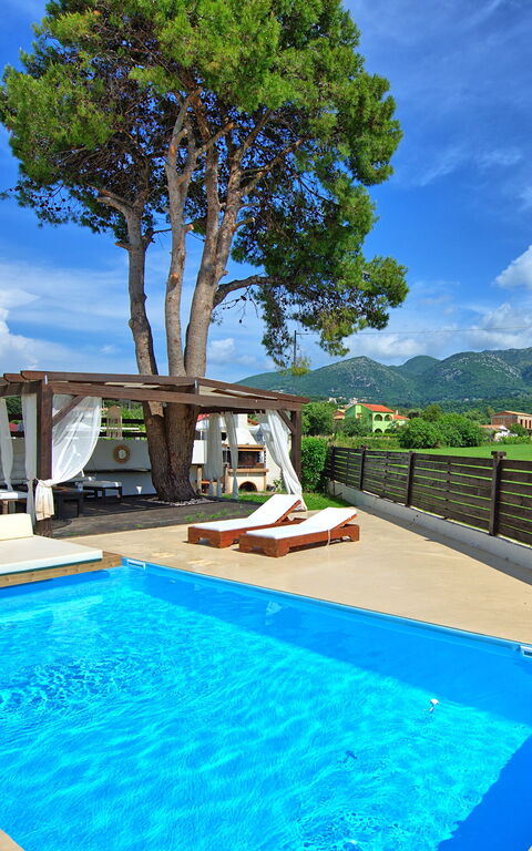 Beach Villa Christina: basseng