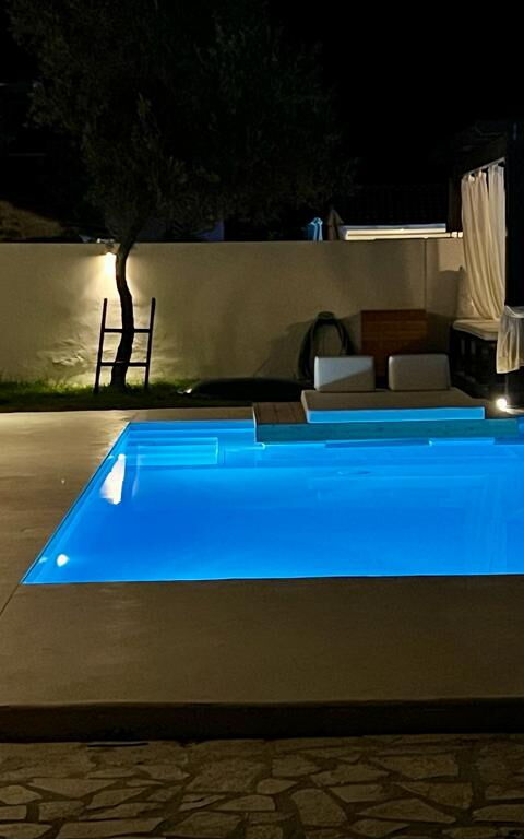 Beach Villa Christina: basseng, Utendørs