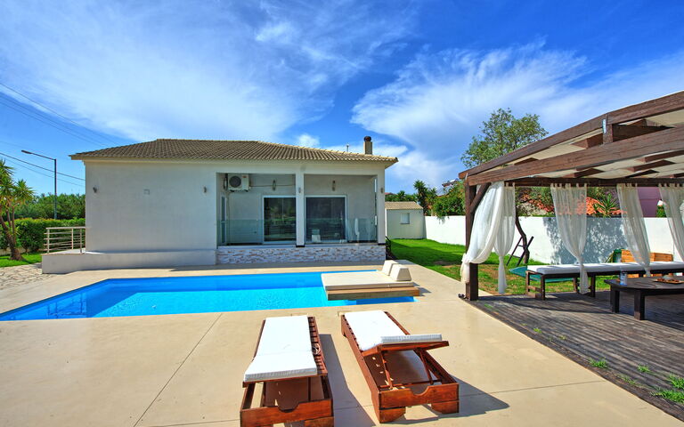 Beach Villa Christina: basseng