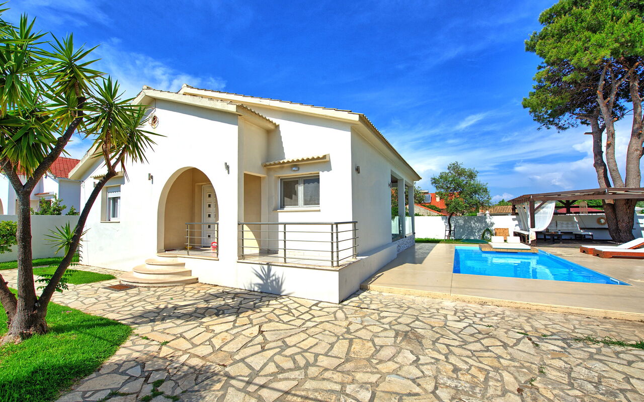 Beach Villa Christina: basseng, Eksteriør, Sommer