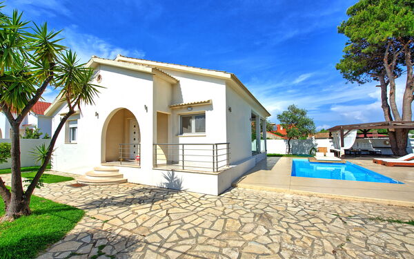 Beach Villa Christina: basseng, Eksteriør, Sommer