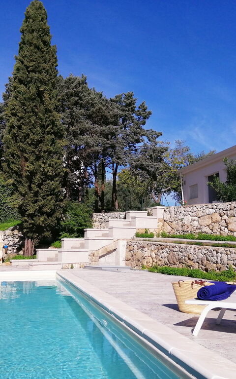 Nerodavola: basseng, Eksteriør