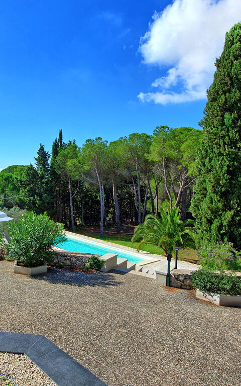 Nerodavola: Hage, Utendørs