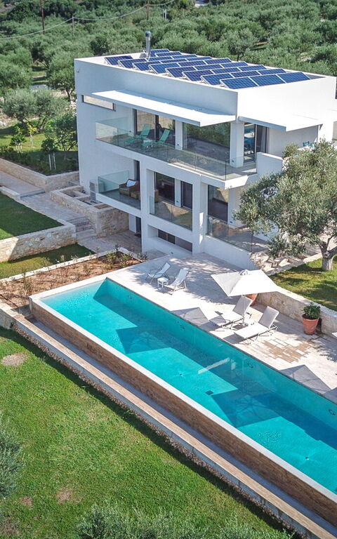 Villa Bluewhite: basseng, Hage
