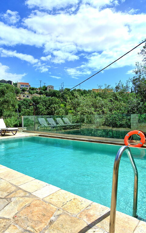 Villa Yaisemi: basseng