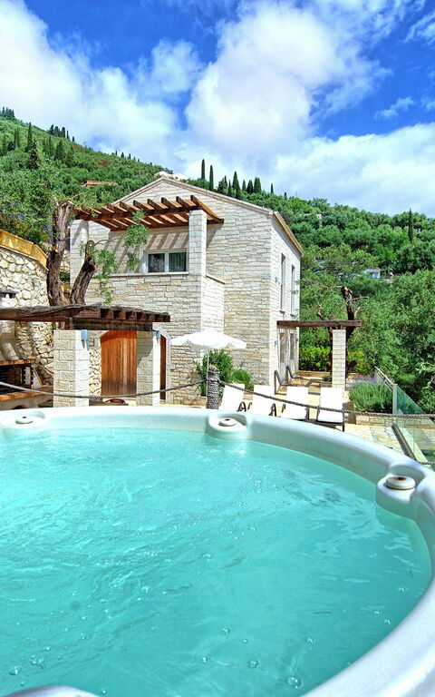 Villa Yaisemi: basseng