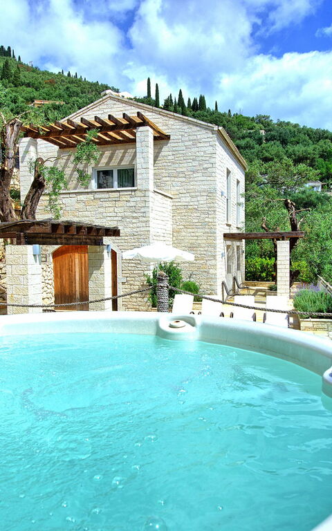 Villa Yaisemi: basseng