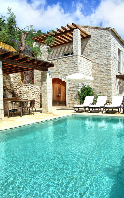 Villa Yaisemi: basseng