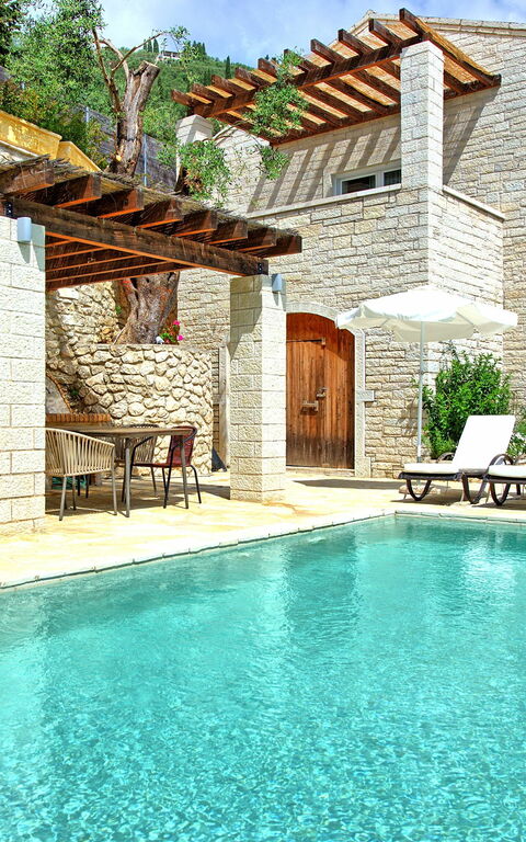 Villa Yaisemi: basseng