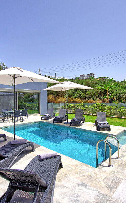 Villa Ampela: basseng, Hage, Utendørs