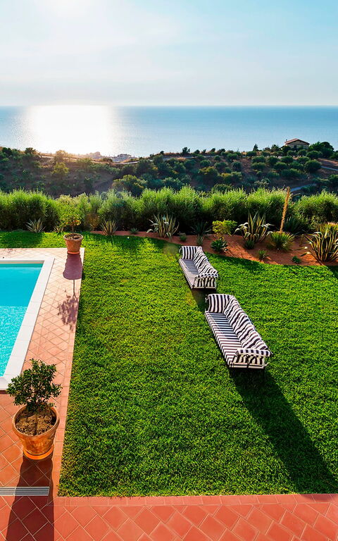 Villa Estella: basseng, Hage