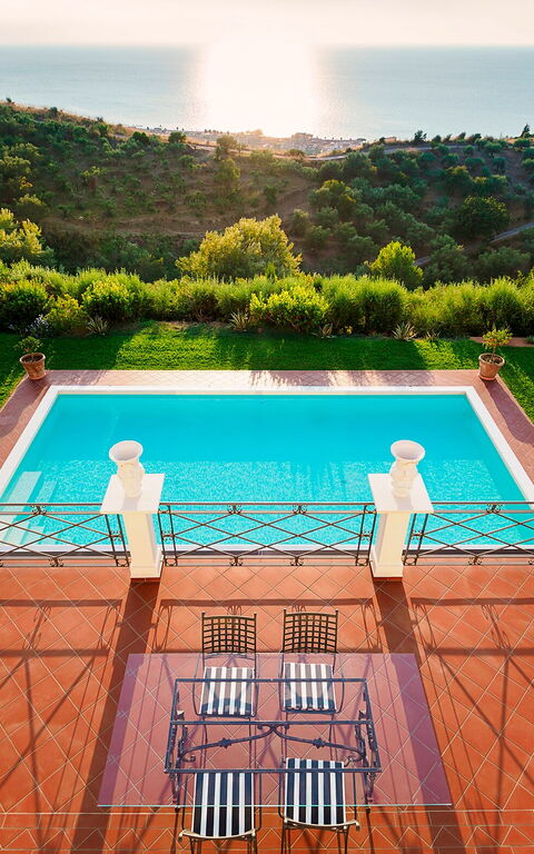 Villa Estella: Balkong / terrasse / uteplass, basseng