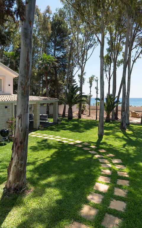 Marinella Punta Milocca: Hage, Utendørs