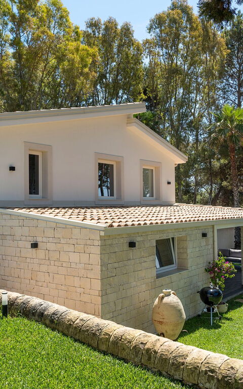 Marinella Punta Milocca: Hage, Utendørs