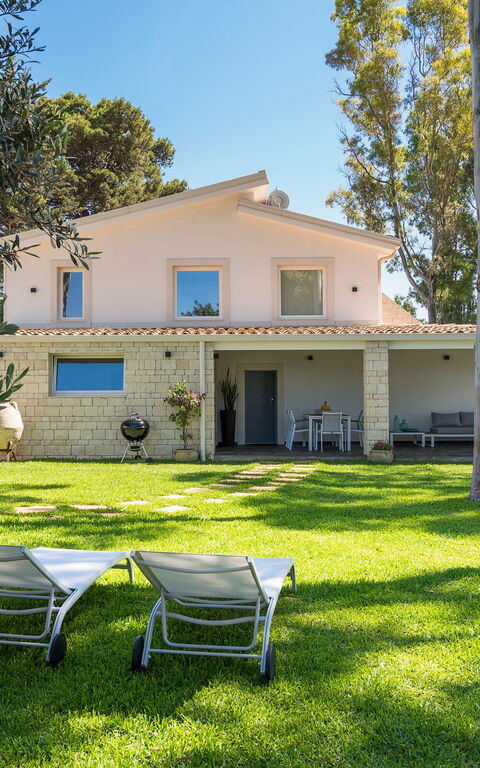 Marinella Punta Milocca: Hage, Utendørs