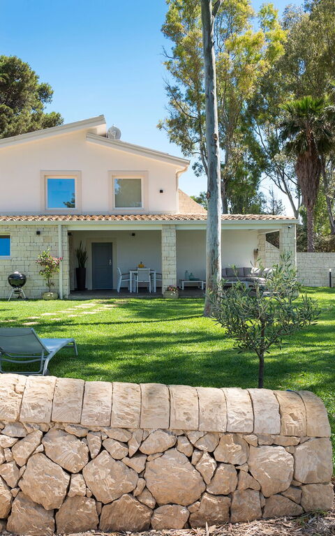 Marinella Punta Milocca: Hage, Utendørs