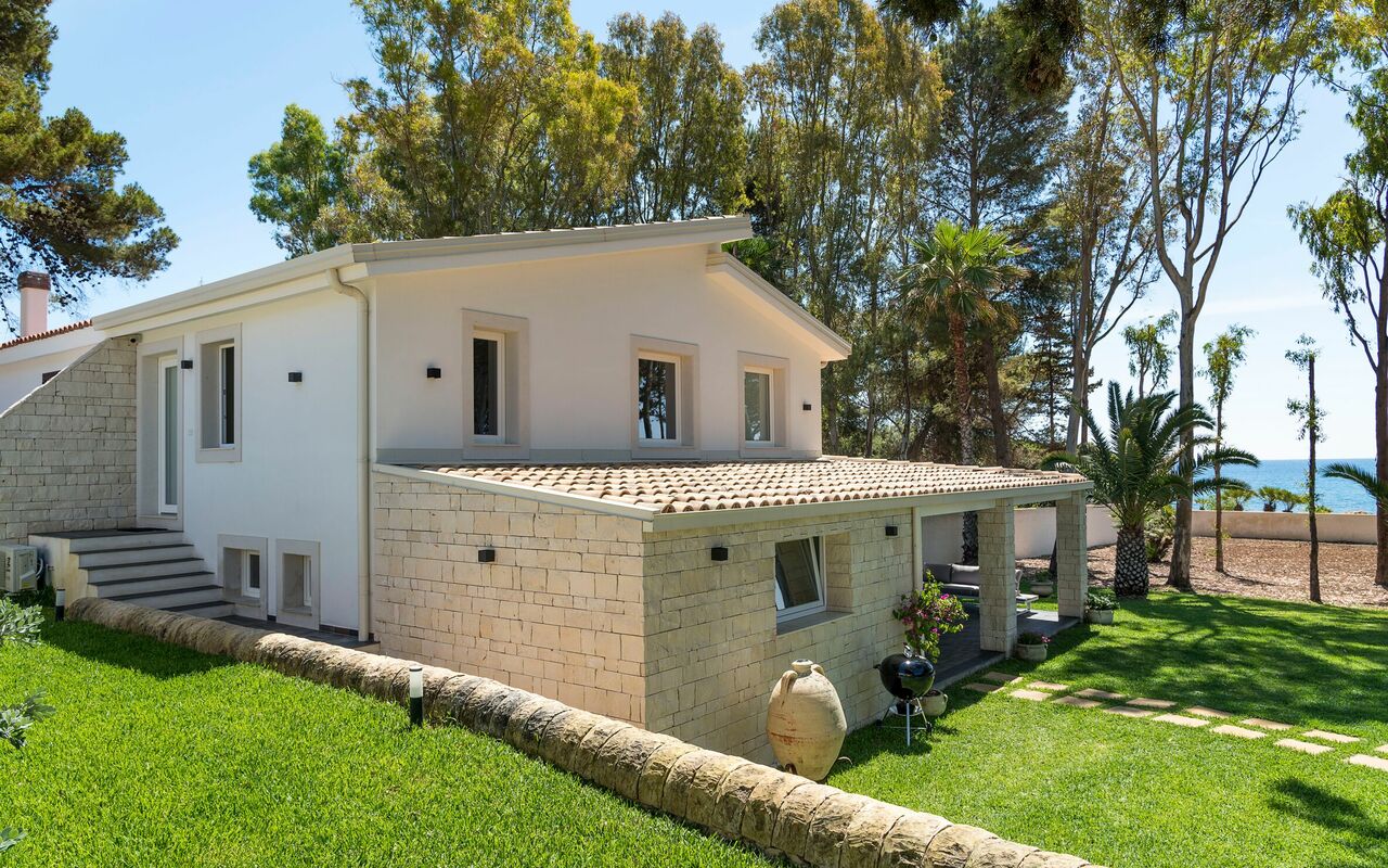 Marinella Punta Milocca: Hage, Utendørs