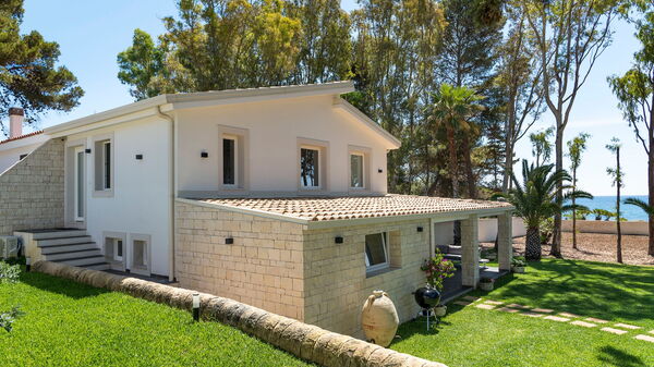 Marinella Punta Milocca: Hage, Utendørs