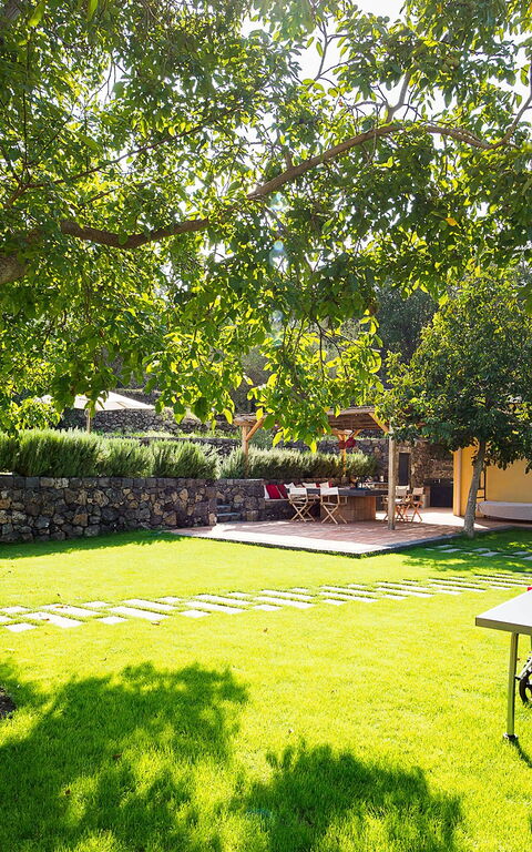 Villa Nerello: Hage, Utendørs