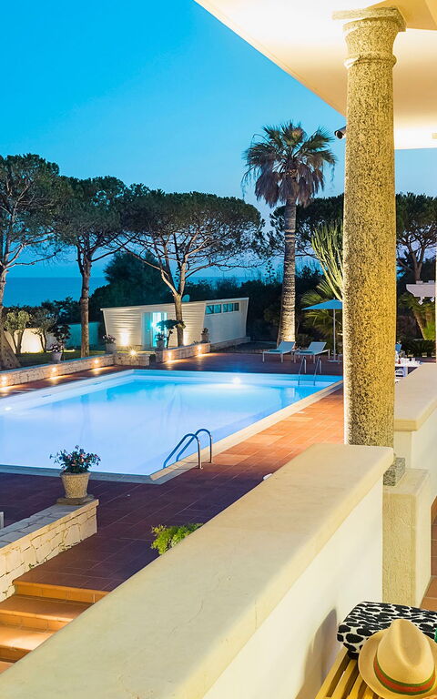 Villa Maya: Balkong / terrasse / uteplass, basseng, Utendørs