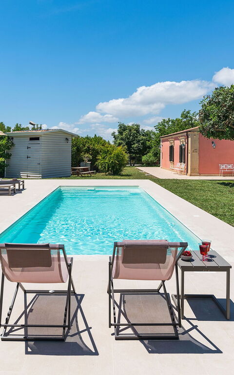 Villa Girasole: basseng, Eksteriør