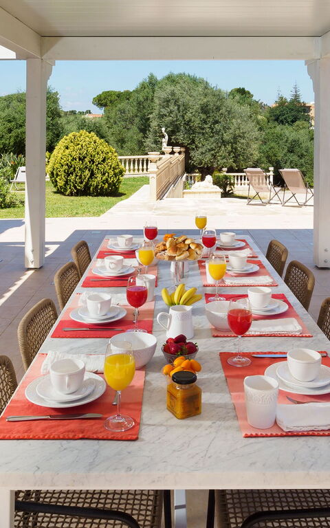 Villa Girasole: Balkong / terrasse / uteplass, Utendørs