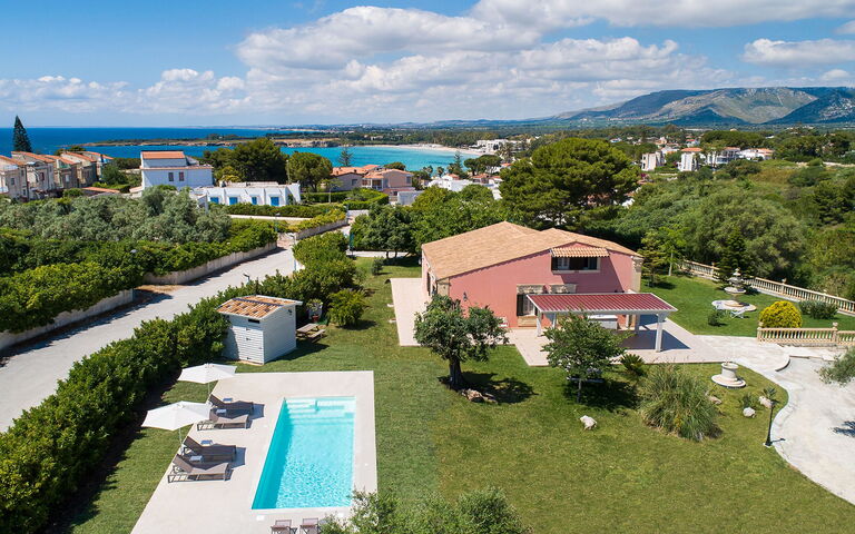 Villa Girasole: Eksteriør, Hage