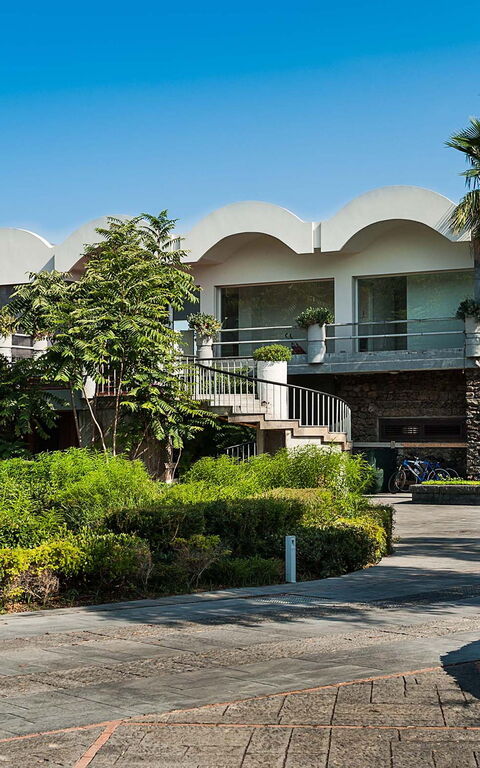 Galatea: Eksteriør, Utendørs