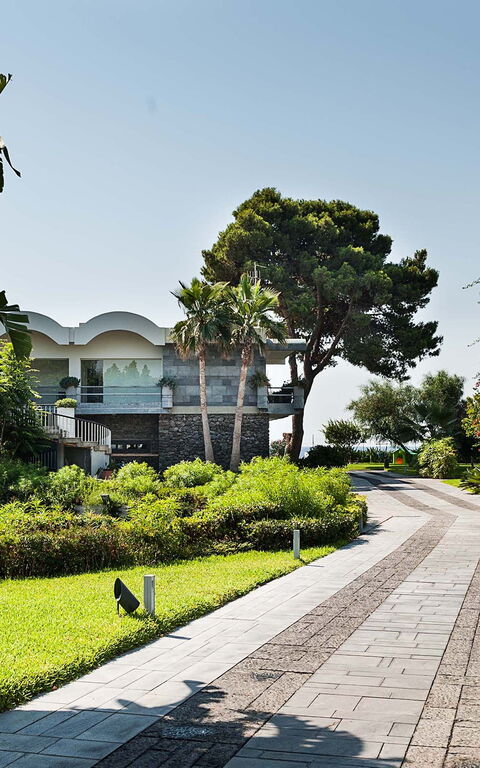 Galatea: Hovedinngang, Utendørs