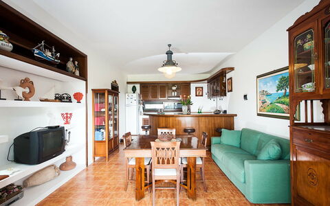 Feriebolig Lampara: Kjøkken, Lunsjrom, Stue