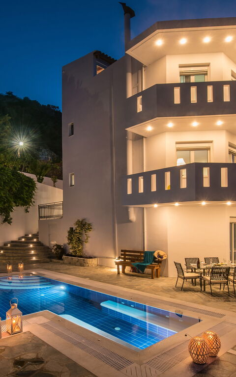 Villa Artemis: basseng, Eksteriør