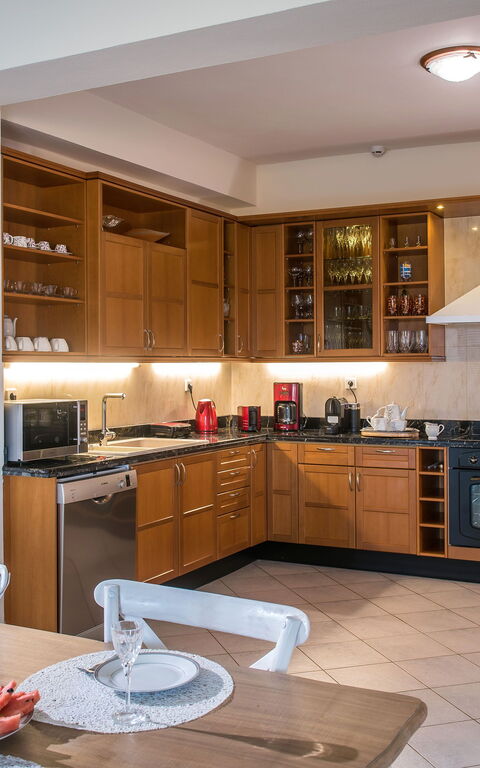 Villa Artemis: Kjøkken, Lunsjrom