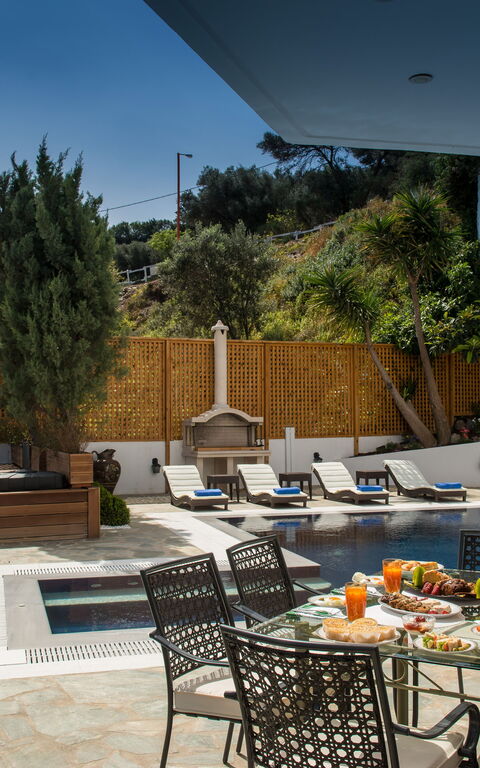 Villa Artemis: Balkong / terrasse / uteplass, basseng, Utendørs