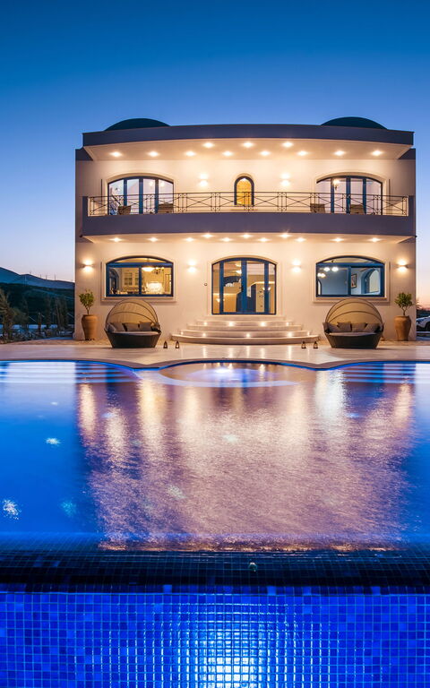 Villa Santor: basseng, Eksteriør