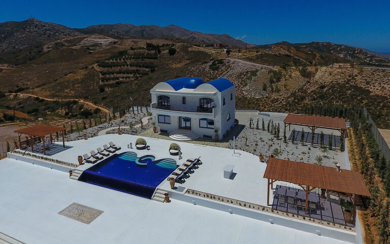 Villa Santor: Balkong / terrasse / uteplass, basseng, Eksteriør