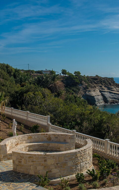 Villa Kalliste: Balkong / terrasse / uteplass, Hage, Visningar