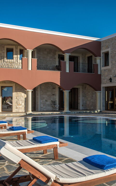 Villa Kalliste: basseng, Eksteriør