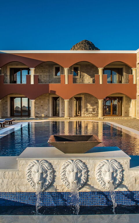 Villa Kalliste: basseng, Eksteriør